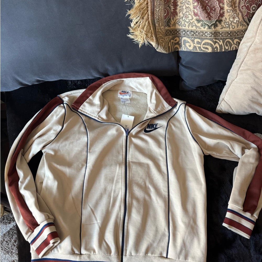 Nike Cream and Maroon Lightweight Jacket